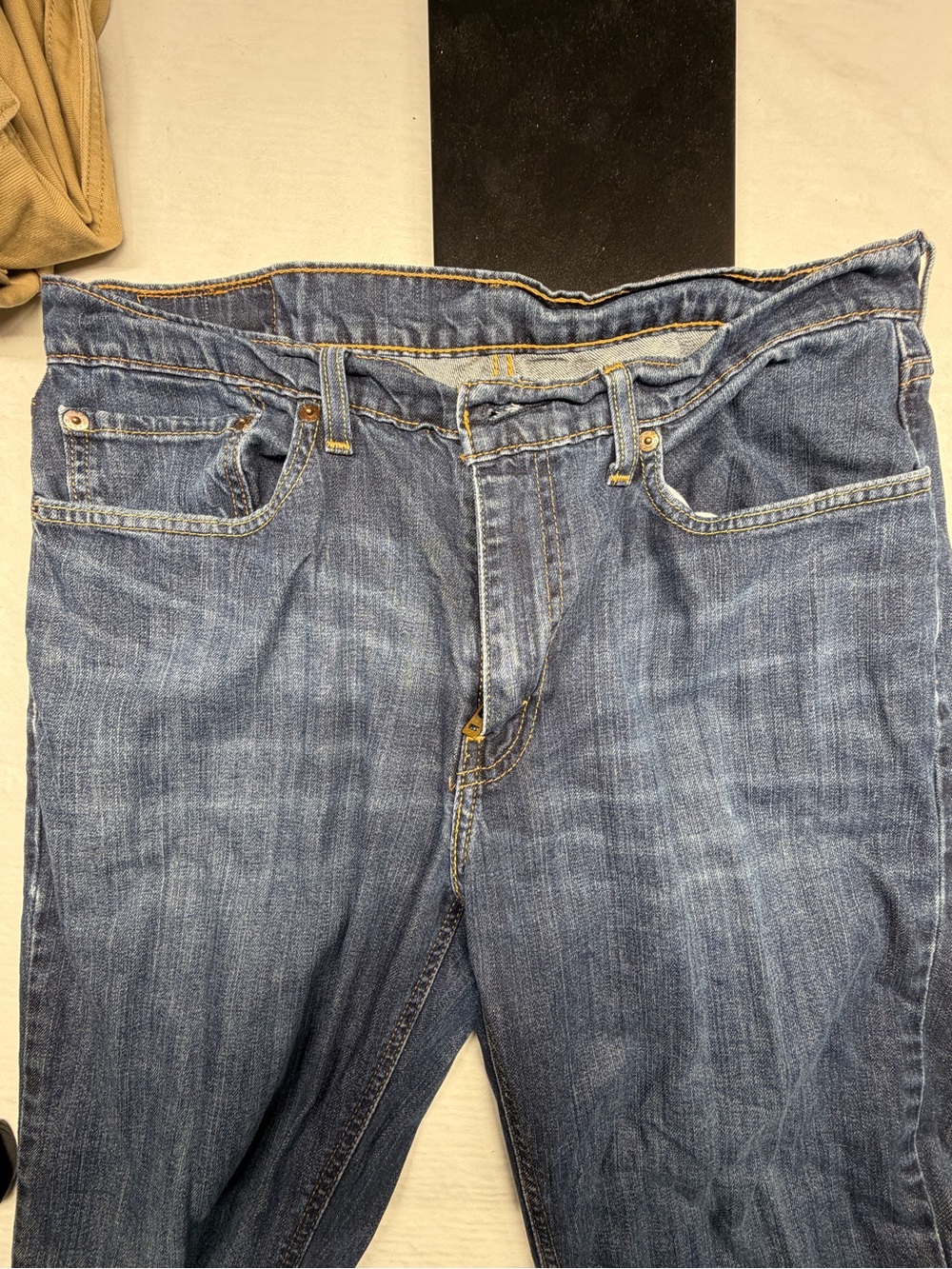 Levi's Men's Medium Blue Relaxed Fit Jeans